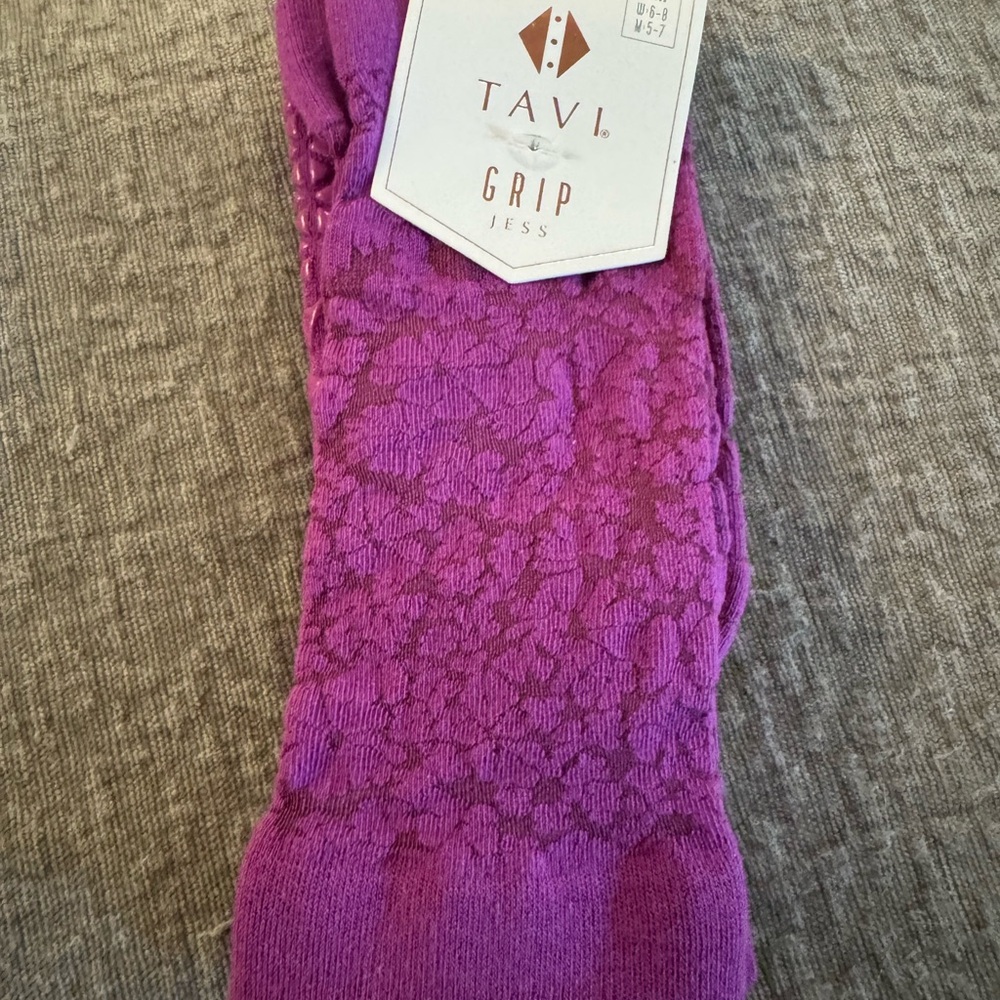 Tavi Grip “Jess” Socks “Violet Floral”